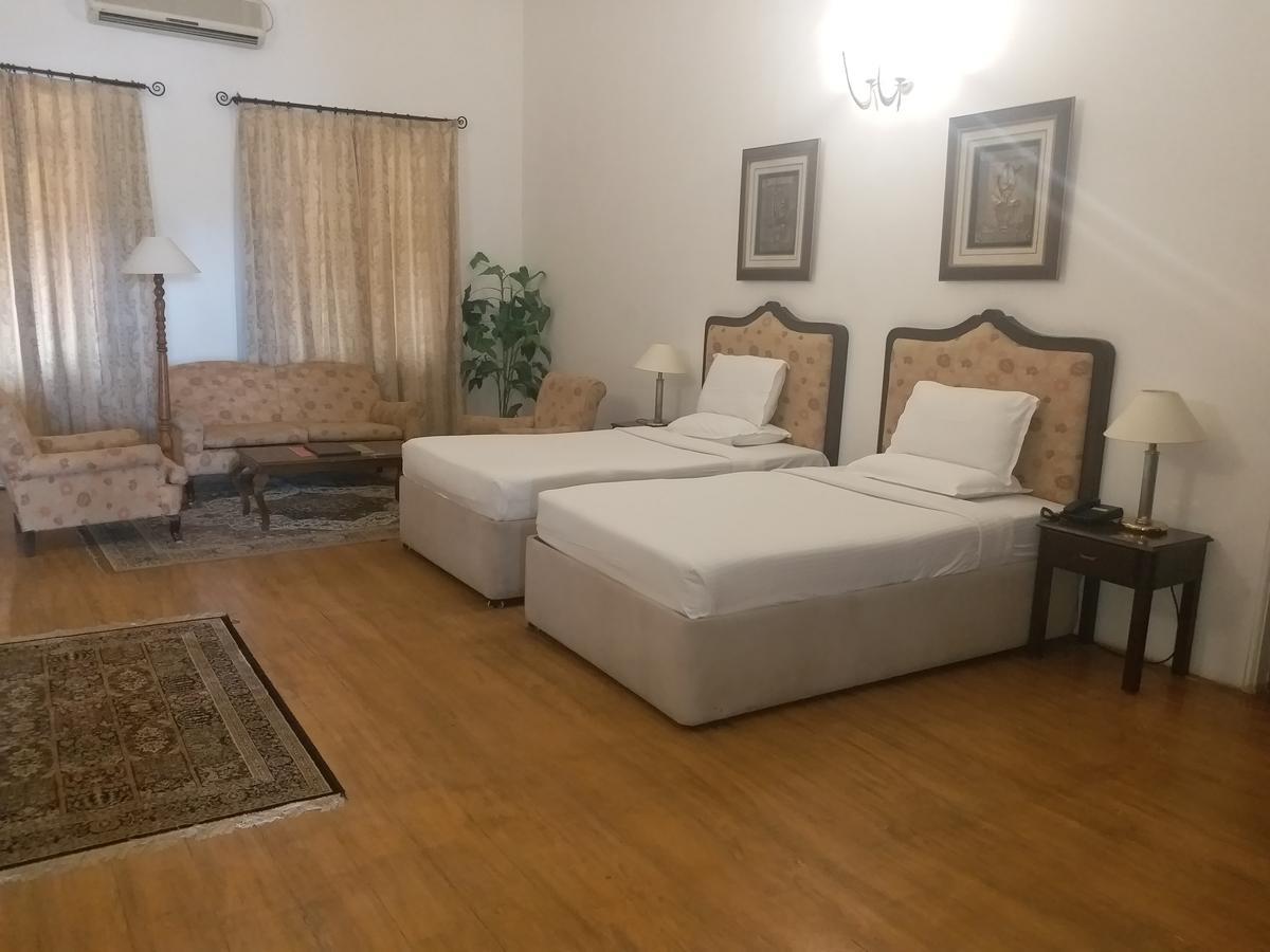 Jayamahal Palace Bangalore Ngoại thất bức ảnh